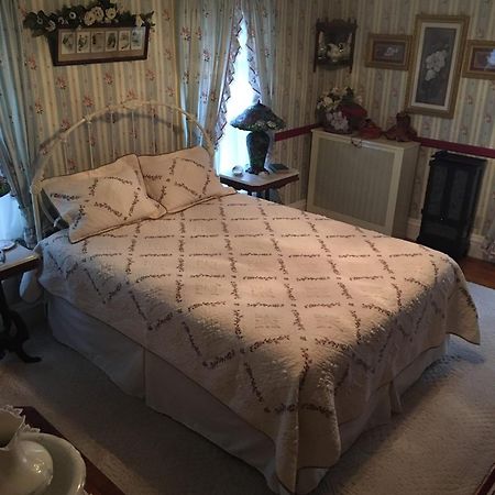 Herkimer Raindrops On Roses Bed & Breakfast المظهر الخارجي الصورة