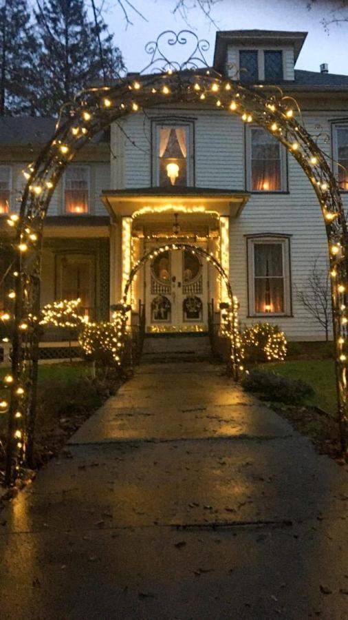 Herkimer Raindrops On Roses Bed & Breakfast المظهر الخارجي الصورة