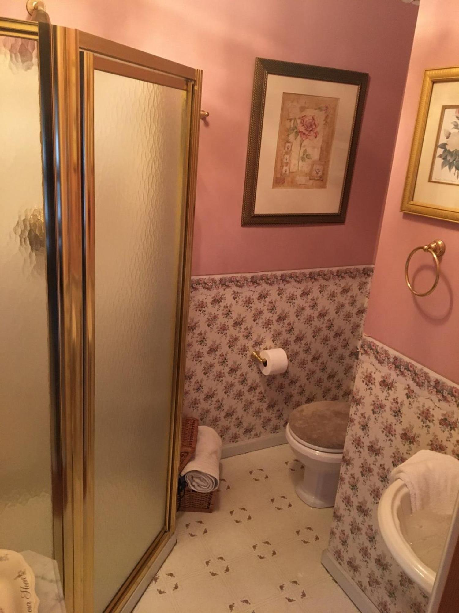 Herkimer Raindrops On Roses Bed & Breakfast المظهر الخارجي الصورة